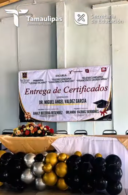 Con gran orgullo y satisfacción, un grupo de estudiantes de educación básica, del municipio de #SanNicolás, recibieron su certificado de egreso, de mano del secretario de Educación de Tamaulipas, Miguel Ángel Valdez García.